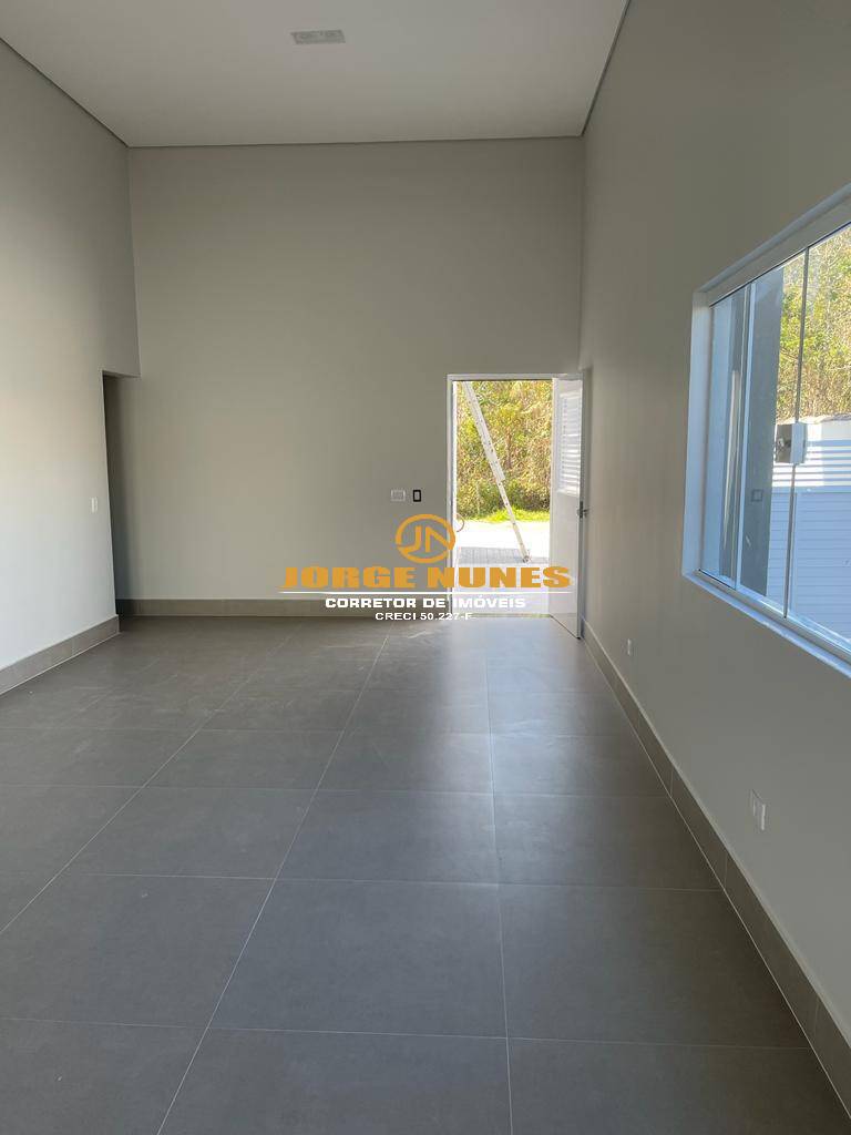 Casa à venda com 3 quartos, 190m² - Foto 2